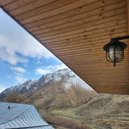 Moon Night Ξενοδοχείο Kazbegi Εξωτερικό φωτογραφία